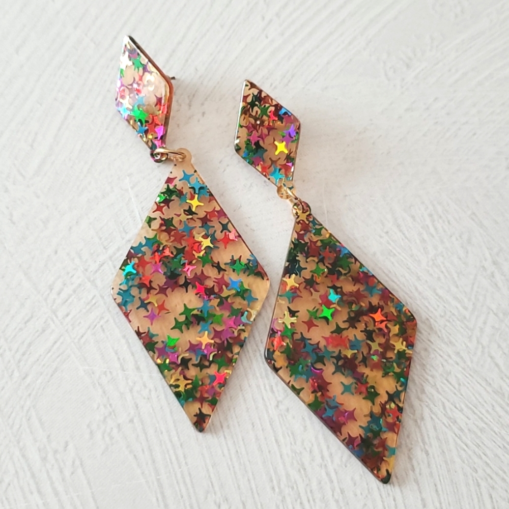 Multicolored iridescent star confetti acrylic resin dangle earrings colorful!
